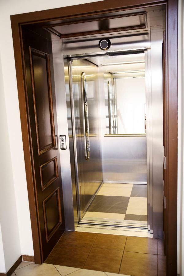 75M2 Apartament Kopernik Z Widokiem Na Jasna Gore เชสโตฮอวา ภายนอก รูปภาพ