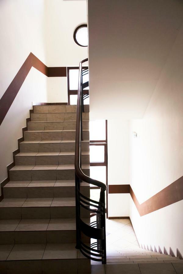 75M2 Apartament Kopernik Z Widokiem Na Jasna Gore เชสโตฮอวา ภายนอก รูปภาพ