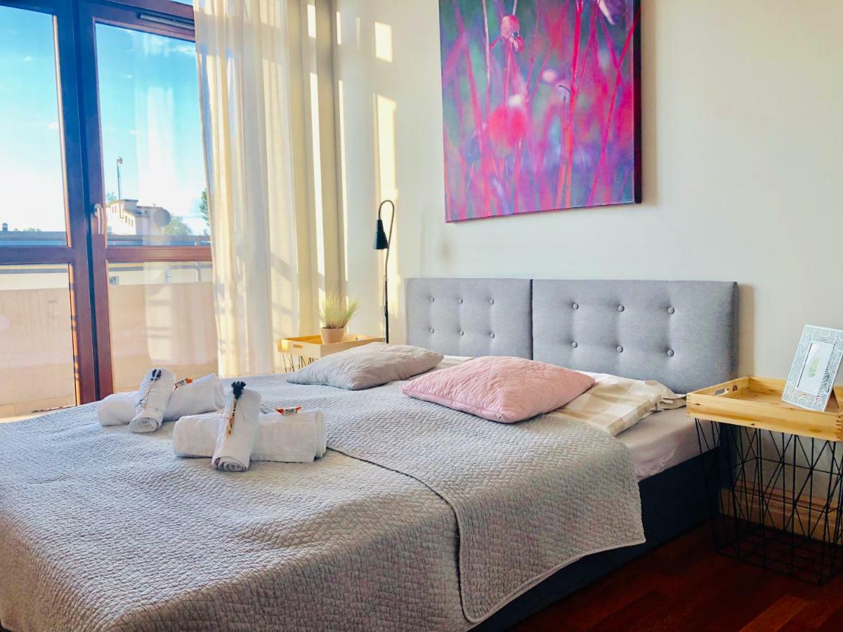 75M2 Apartament Kopernik Z Widokiem Na Jasna Gore เชสโตฮอวา ภายนอก รูปภาพ